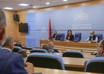 Pamjet nga takimi i ministres së arsimit me rektorët e universiteteve