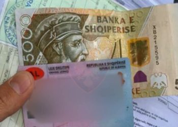 Kartëmonedha 5 mijëlekëshe dhe patenta e 31-vjeçarit të arrestuar