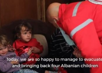 NIS RIATDHESIMI I FËMIJËVE SHQIPTARË NGA SIRIA NË SHQIPËRI, TË PARËT DO TË MERREN 4 FËMIJË DHE NJË GRUA