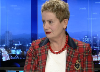 ‘Çlirimi’ i Shqipërisë/ Valentina Duka flet për dokumentet e zbuluara: Enver Hoxha donte një datë për vete, larg hijes së ”Plakut të Vlorës”. Ja pse s’ishin dakord për ”17 Nëntorin”