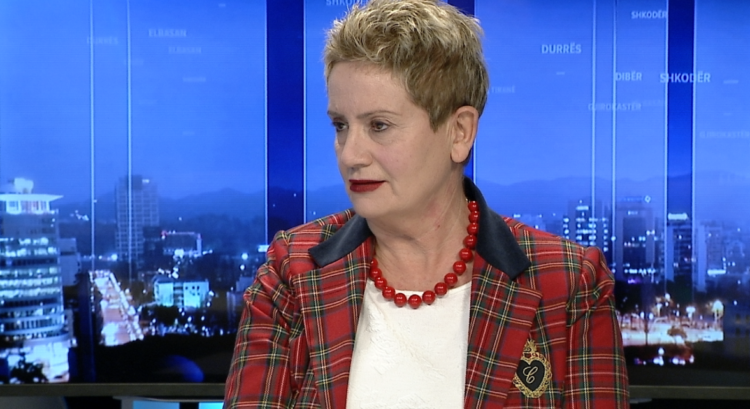 ‘Çlirimi’ i Shqipërisë/ Valentina Duka flet për dokumentet e zbuluara: Enver Hoxha donte një datë për vete, larg hijes së ”Plakut të Vlorës”. Ja pse s’ishin dakord për ”17 Nëntorin”