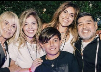 “Nuk i jap asgjë fëmijëve”! Trashëgimia e Maradonës fut në “sherr” familjen, ja sa vlerësohet pasuria e argjentinasit