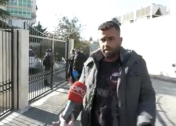 “I dërgon të atit ushqime tek infektivi, i thanë se ka vdekur” Historia e djalit që kërkon të atin në morg