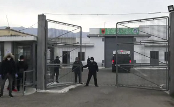 Shtohen infektimet/ 2 punonjës të tjerë në burgun e Fushë Krujës me Covid-19