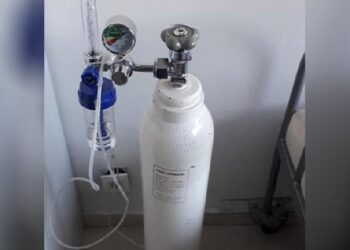 E RËNDË NË TIRANË / TË SËMURIT ME COVID, I SHPËRTHEN BOMBULA E OKSIGJENIT