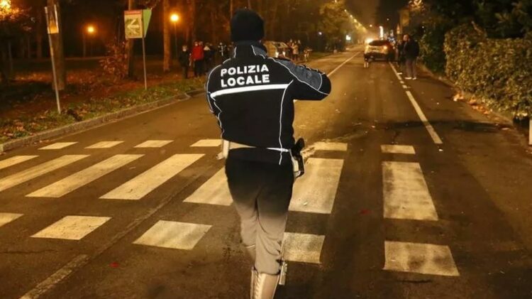 SHQIPTARI NUK NDALON MAKINËN NË VIJAT E BARDHA, TËRHEQ ZVARRË DY VAJZA