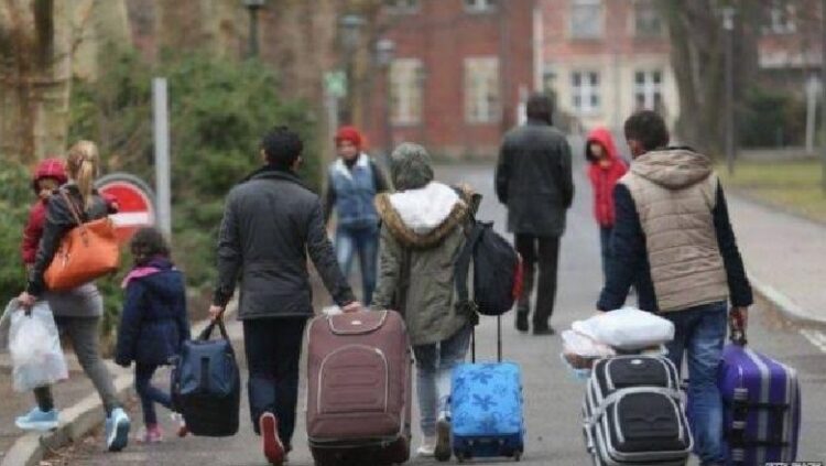 ANKETA / NË DEKADËN E FUNDIT EMIGRUAN 360 MIJË PERSONA, GATI 7% E FAMILJEVE, REKORD TIRANA