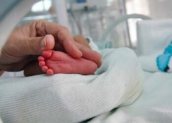 Vdekja e foshnjës 16 muajshe/ Ministria e Shëndetësisë jep detaje: Gjendja e tij u rëndua brenda 24 orëve nga komplikacioni i rrallë.