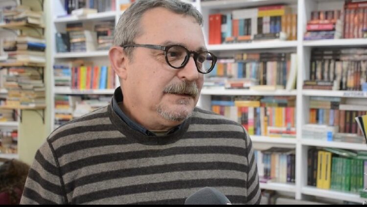 LIBRI I FATOS BAXHAKUT SHPALLET LIBRI MË I MIRË I PANAIRIT TË LIBRIT