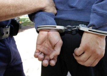 REFUZOI GJOBËN DHE TENTOI T’I IKË POLICISË, ARRESTOHET 59-VJEÇARI