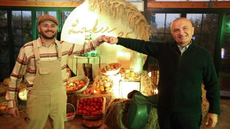 Bes Kallaku festoi ditëlindjen me 30 vetë e sfidon masat anti-COVID, 1 mln lekë gjobë pronarit të lokalit, ndëshkohen dhe Meta e Kryemadhi! Pezullohen 6 policë