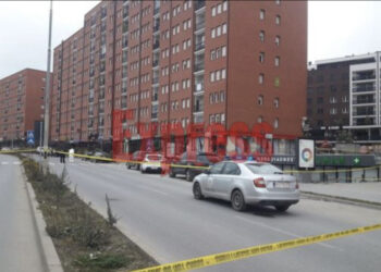 Alarm në Prishtinë, grabitësit shpërthejnë bankomatin me tritol, qëllojnë me armë zjarri drejt rojes