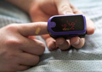 “Mos prisni mjekun në shtëpi por ikni drejt e në spital”/ Ja ç’duhet të bëni nëse oksimetri ju tregon këtë numër