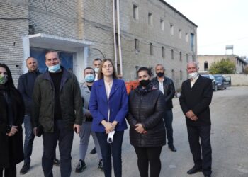 DENONCIMI NGA KOMBINATI/ PD: RAME E VELIAJ HARRUAN BANORËT E DËMTUAR. LAGJIA E RE VEÇSE NË PROPAGANDA