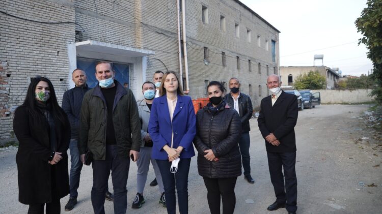 DENONCIMI NGA KOMBINATI/ PD: RAME E VELIAJ HARRUAN BANORËT E DËMTUAR. LAGJIA E RE VEÇSE NË PROPAGANDA