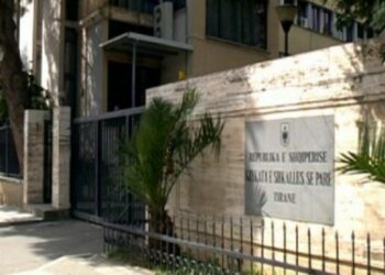 COVID-19 ‘FUTET’ NË GJYKATA/ PEZULLOHEN GJYQET NË TIRANË (DOKUMENTI)