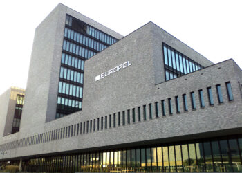 Europol publikon listën e më të kërkuarve, mes tyre shqiptari i rrezikshëm. Historia e vrasjeve të tij