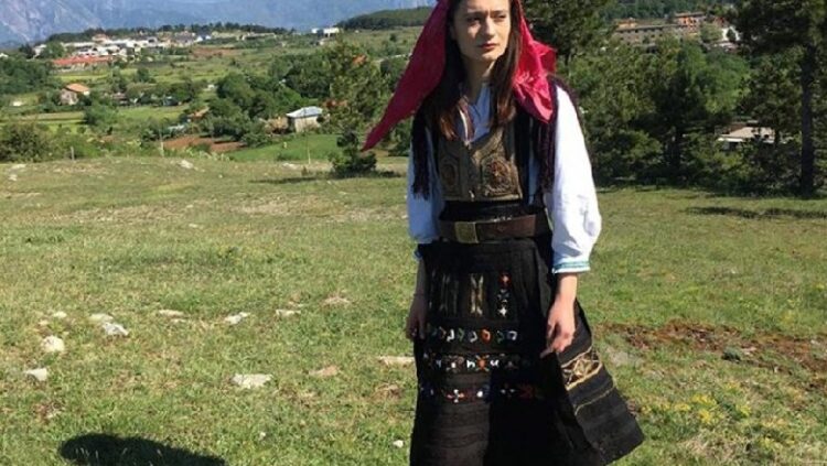 Ministria e Kulturës kërkon futjen e 4 trashëgimive kulturore në UNESCO! Mes tyre ‘Xhubleta’ dhe ‘vallja e Tropojës’