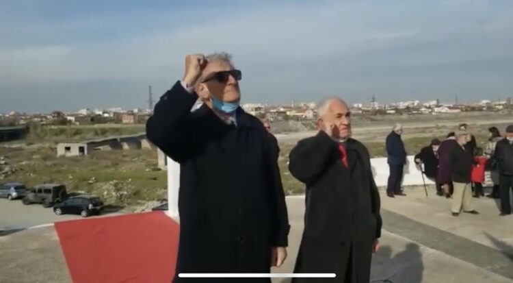 Rikthehen simbolet komuniste (VIDEO-LAJM)