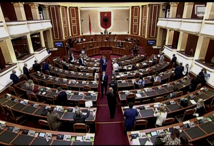 Merret vendimi për Kuvendin: Seancat plenare do të zhvillohen në sallë, 3 orë më pak se zakonisht