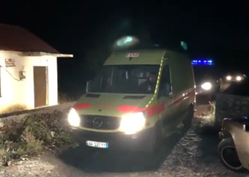 50-vjeçari dërgohet pa shenja jete në spital. Policia lokale: Dyshohet se…