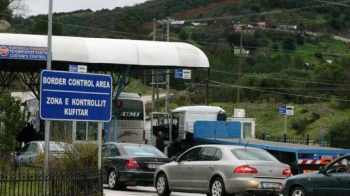 Braktisi djalin e mitur për të përfituar azil në Greqi, i ati procedohet penalisht