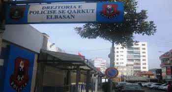 Prangosen 3 persona në Elbasan, iu sekuestruan 30 kg heroinë