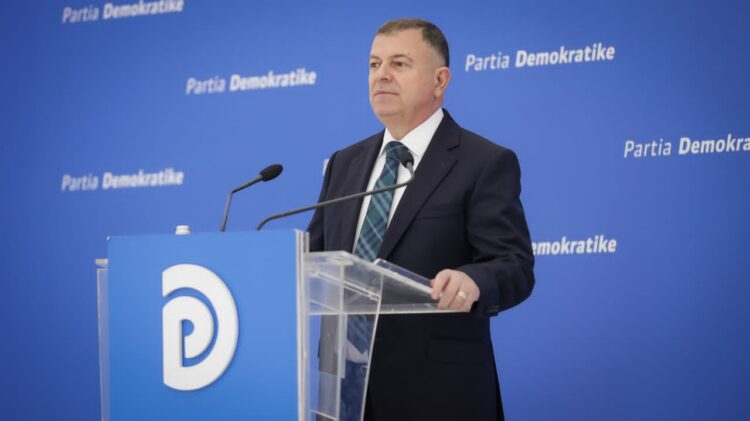 PD publikon listën e udhëtimeve: Për 2 muaj, Olta Xhaçka përdori 22 herë helikopterin ushtarak për fushatën e PS në Dibër