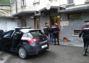 Rreth 7 mijë euro nëpër xhepa dhe 1 kg kokainë në makinë, kush është shqiptari i arrestuar