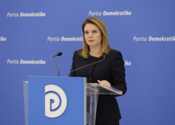 VIDEO/ “MBI 10 AMBULANCA NË PRITJE TEK INFEKTIVI”, PAMPURI: PAMJET RRËZOJNË PROPAGANDËN