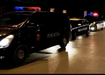 Qëllohet me armë zjarri 23-vjeçari në Fier, atentati ndodhi dy netë më parë, policia prangos autorin (DETAJET)