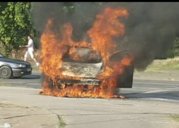 Digjet automjeti i 23-vjeçares në Vlorë, VIDEO nga vendngjarja