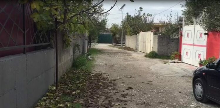 PSE U EKZEKUTUA 50-VJEÇARI NË FIER PARA SYVE TË GRUAS?