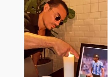 Nusret në tavolinën e Maradona-s.