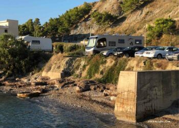 Hyn për të peshkuar, zhduket peshkatari 32-vjeçar te Currilat. Rrobat gjenden në breg të detit