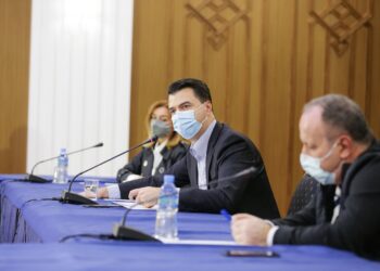Basha pas takimit me mjekët: Folën pa doreza për skemën e manipulimit të së vërtetës me njerëzit që humbin jetën nga COVID