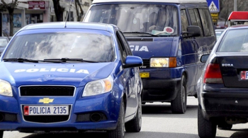 Kërcënoi me thikë bashkëshorten e tij, 41-vjeçari arrestohet nga policia e Tiranës