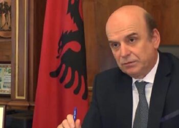 EDMOND PANARITIT I OFROHET DETYRA E RËNDËSISHME NË PRESIDENCË, NDËRPRET ANGAZHIMIN ME LSI