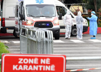 “Shqetësuese gjendja e spitaleve”/ Zëri i Amerikës: Bien rastet me Covid në Shqipëri, por vdekjet janë të larta