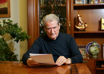 Berisha thirrje Ramës: Të mbyllen shkollat, janë bombat biologjike të pandemisë!