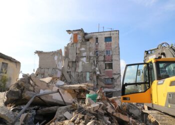 Sot një vit nga tërmeti tragjik/ Kur Shqipëria ‘u zgjua’ nën rrënojat e tërmetit të 26 nëntorit 2019 (FOTOT)