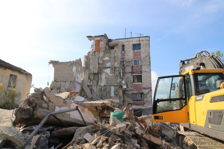 Sot një vit nga tërmeti tragjik/ Kur Shqipëria ‘u zgjua’ nën rrënojat e tërmetit të 26 nëntorit 2019 (FOTOT)