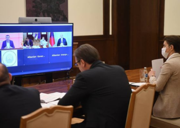 MINISHENGENI/NË SERBI ME KARTË ID / RAMA: SHQIPTARËT DHE SERBËT MUND TË UDHËTOJNË VETËM ME KARTA IDENTITETI