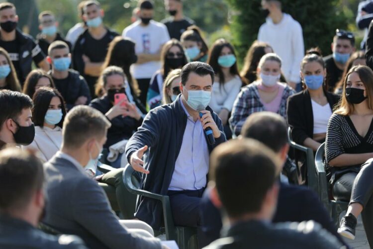 COVID-19/ BASHA SULMON SËRISH RAMËN PARA STUDENTËVE: E HARXHOI KOHËN ME PROPAGANDË E SULME POLITIKE