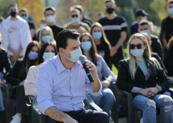 GAFA E RADHËS E LULZIM BASHËS/ RAMA TALLET ME LIDERIN E OPOZITËS: OBOBO….