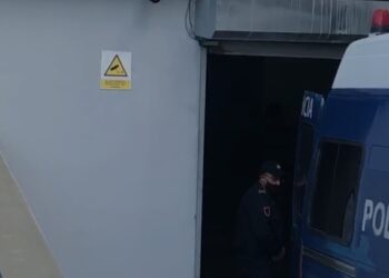 KËRKON LIRINË ME KUSHT, ZANI CAUSHI RIKTHEHET NË DYERT E GJYKATËS(VIDEO)