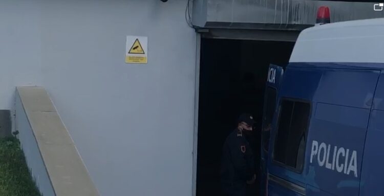 KËRKON LIRINË ME KUSHT, ZANI CAUSHI RIKTHEHET NË DYERT E GJYKATËS(VIDEO)