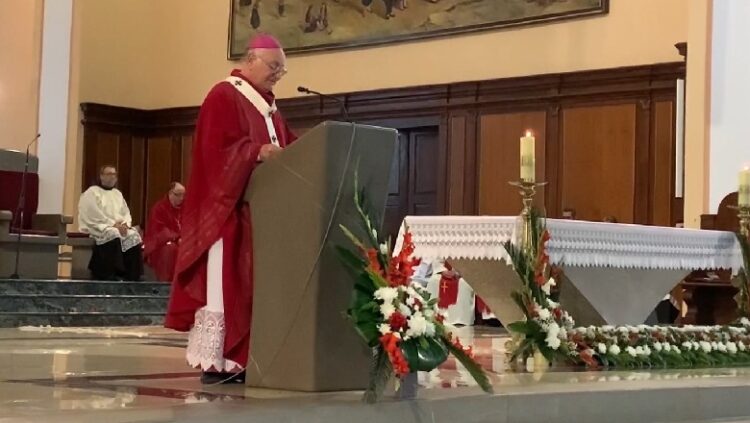 ARQIPESHKVI ANGELO MASSAFRA MESAZH POLITIKANËVE: MOS SHIKONI INTERESIN TUAJ POR TË POPULLIT, QË T’MOS SHOHIN SHPRESËN JASHTË VENDIT