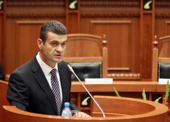 ASTRIT PATOZI: FAKTI QË GUXOJNË TË HEQIN PARALELE MES SHQIPËRISË DHE SHBA-SË…