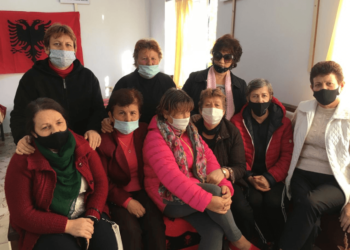 GRATË NAFTËTARE TË BALLSHIT LËNË GREVËN, PRESIN TAKIMIN ME RAMËS